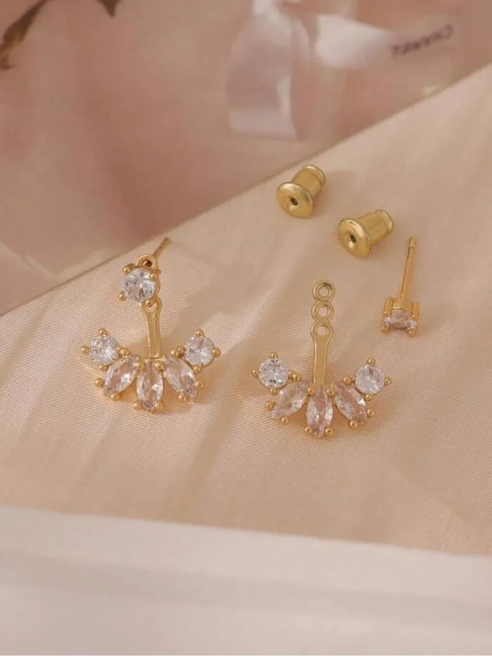 Diamond flower earrings Q1184